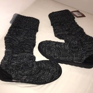 black/gray mukluks boots